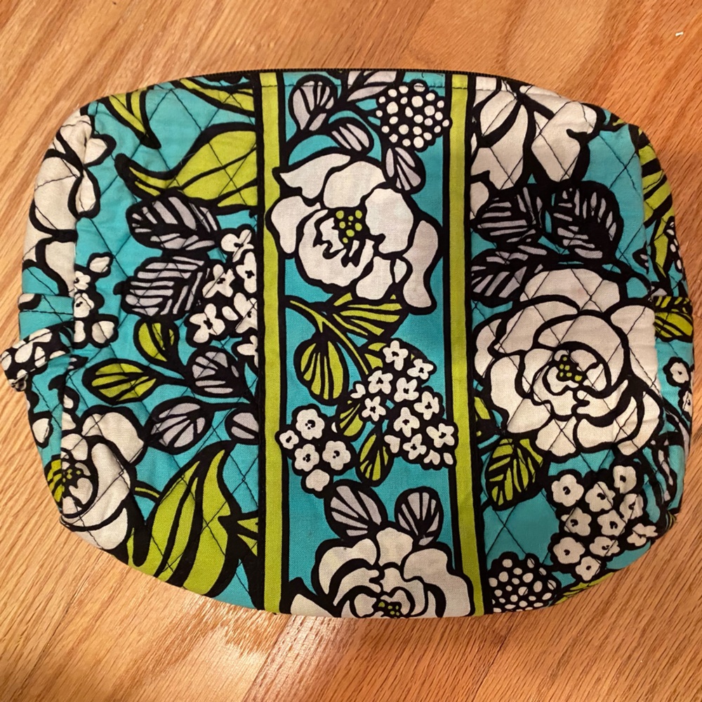 VERA BRADLEY makeup/cosmetic case in blue/green/white floral pattern